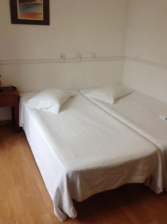 New Aljubarrota Guest House Lisbon 2*,  Portugal